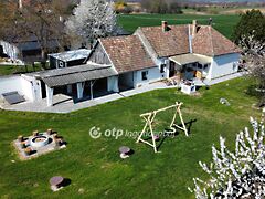 Eladó ház Bakonyság