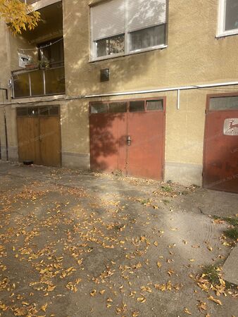 Eladó garázs Baja, Belváros