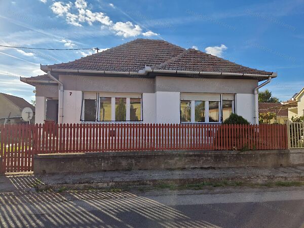 Eladó ház Jászárokszállás