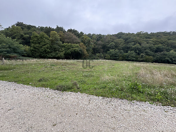 Eladó földterület Vállus