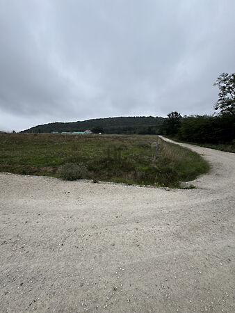 Eladó földterület Vállus