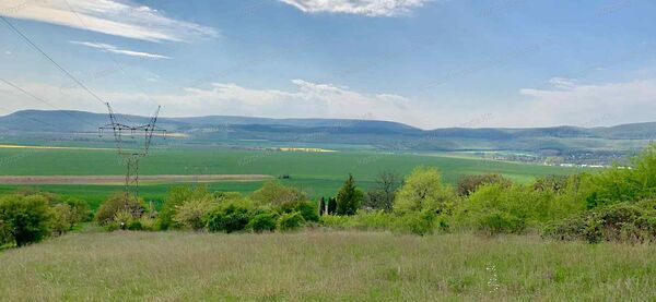 Eladó földterület Héreg