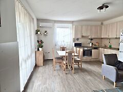 Eladó lakás Győrújbarát