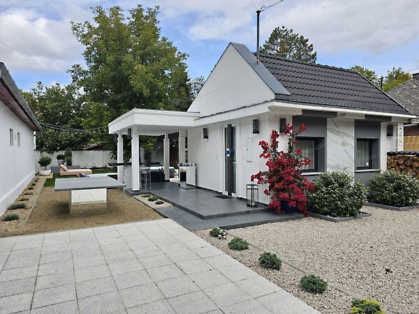 Eladó nyaraló Kunfehértó