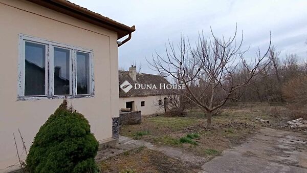 Eladó nyaraló Báta
