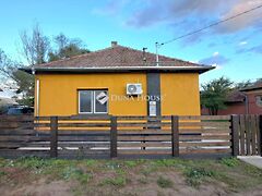 Eladó ház Tiszajenő