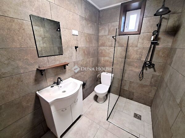 Eladó ház Tiszajenő