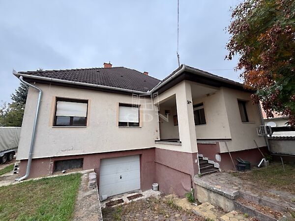 Eladó ház Bábolna