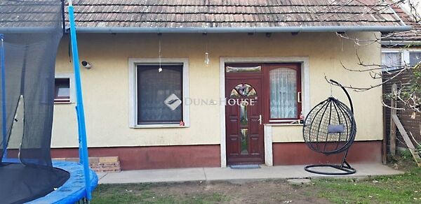 Eladó ház Pócsmegyer