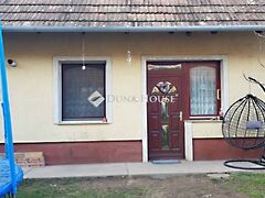 Eladó ház Pócsmegyer