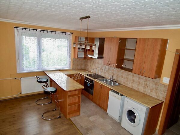 Eladó lakás Oroszlány