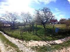 Eladó földterület Tata