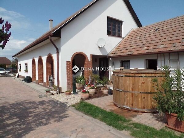 Eladó ház Balatonlelle