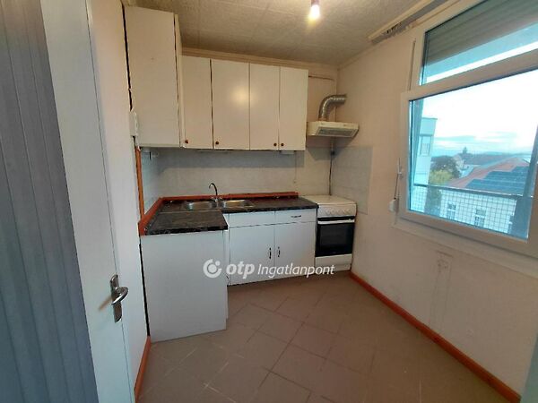 Eladó lakás Hatvan