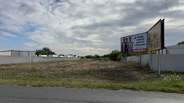 Eladó földterület Makó