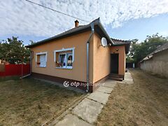 Eladó ház Kunhegyes