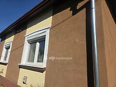 Eladó ház Újszász