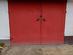 Eladó garázs Oroszlány