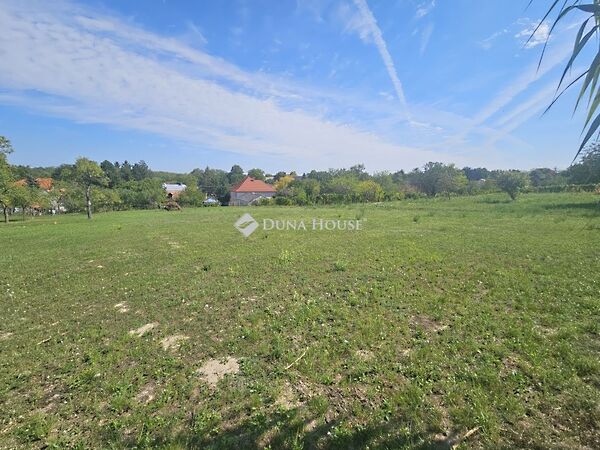 Eladó földterület Győrság
