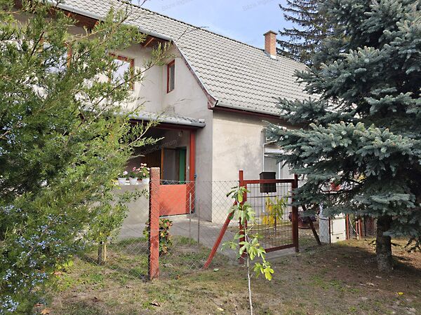 Eladó nyaraló Kunfehértó