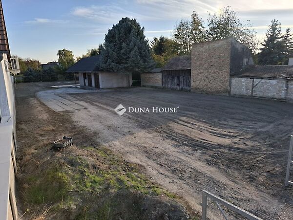 Eladó földterület Győrújfalu