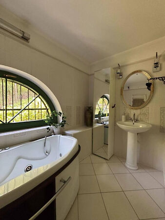 Eladó ház Budapest, III. kerület, Hármashatárhegy