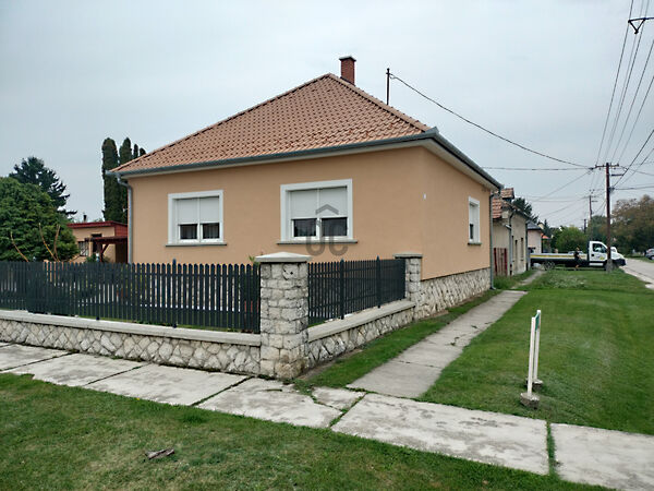 Eladó ház Öttevény