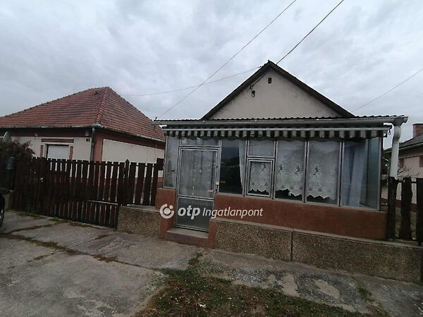 Eladó ház Tabdi