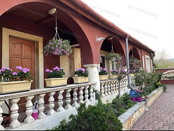 Eladó ház Piliscsév