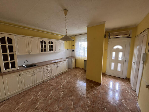 Eladó lakás Sarkad