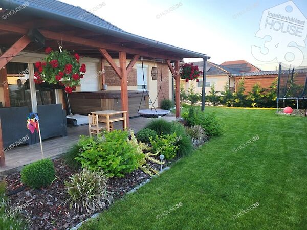 Eladó ház Jakabszállás