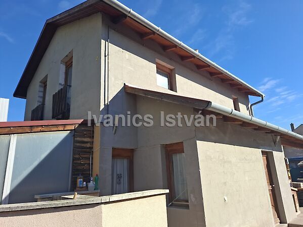 Eladó ház Üllő