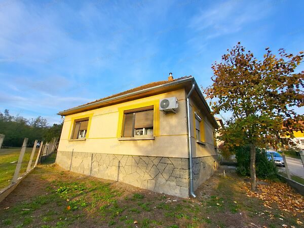 Eladó ház Győr, Bácsa