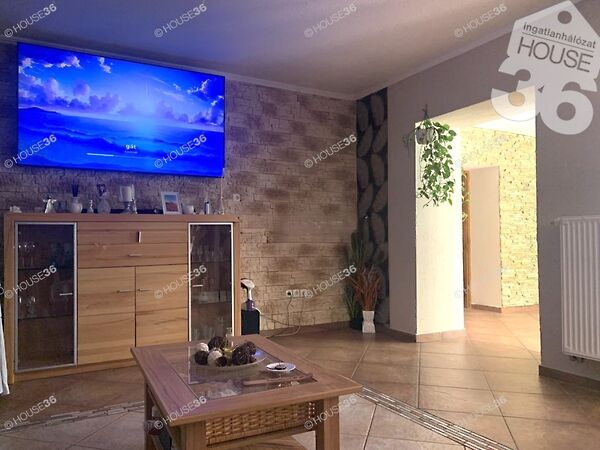 Eladó ház Hőgyész