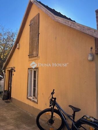 Eladó ház Törökbálint