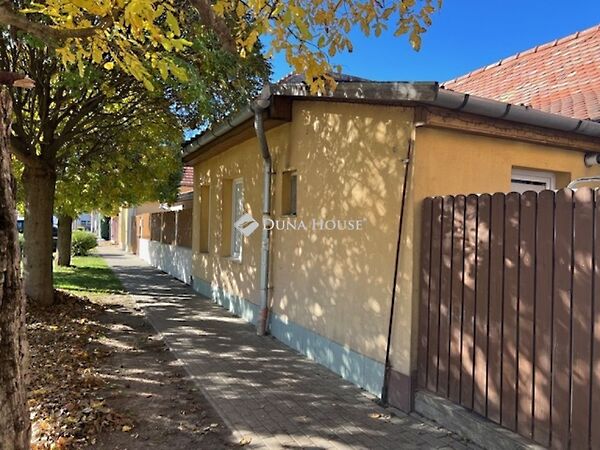 Eladó ház Törökbálint