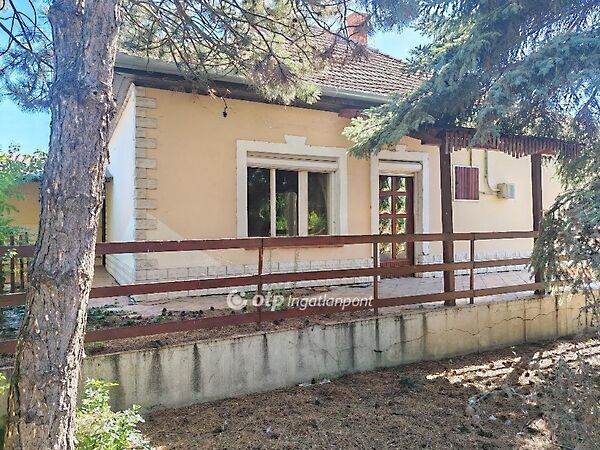 Eladó ház Jászladány