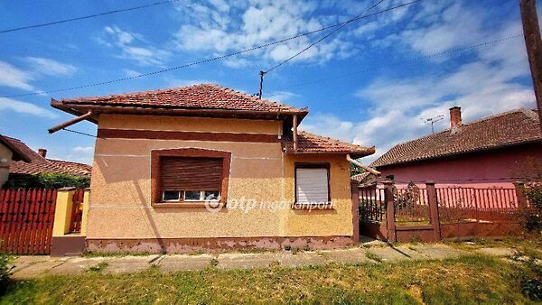 Eladó ház Kisújszállás