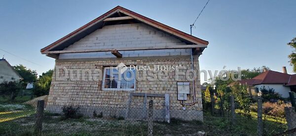 Eladó ház Látrány