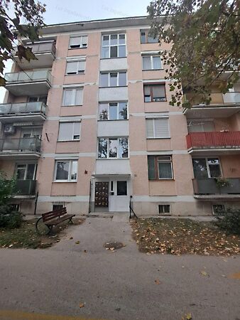 Eladó lakás Oroszlány