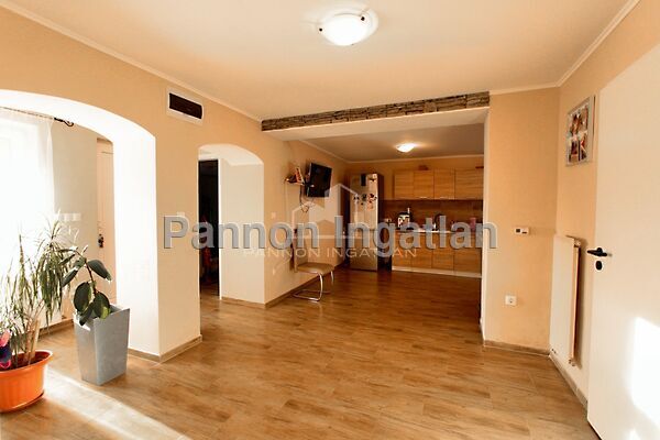 Eladó ház Nagyesztergár