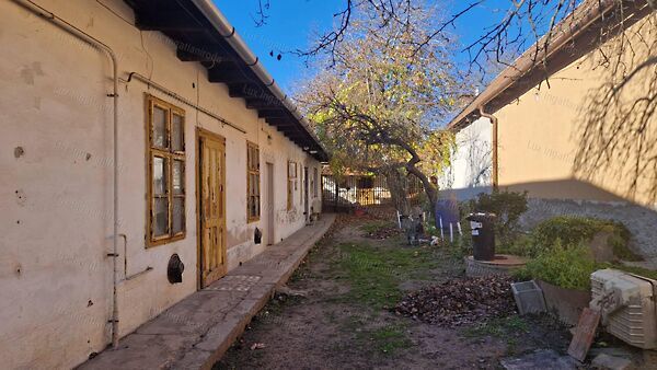 Eladó ház Kesztölc