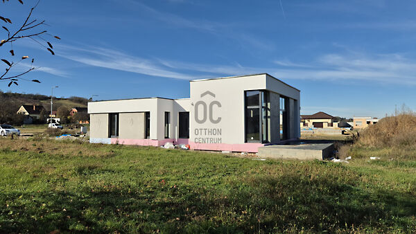 Eladó ház Győrújbarát