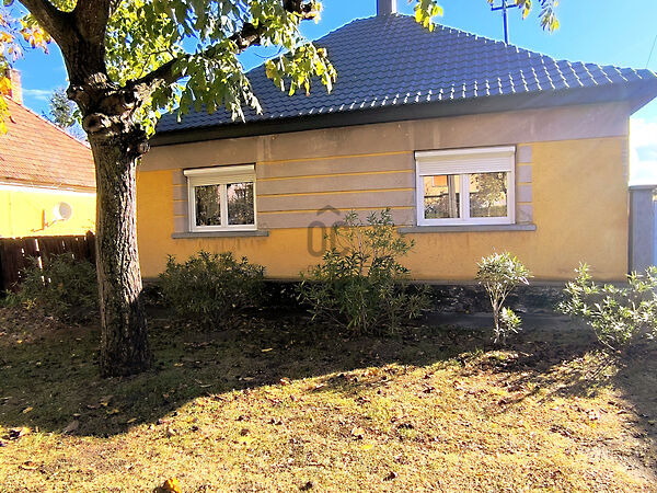 Eladó ház Bakonyszentlászló