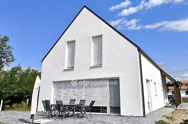 Eladó ház Ceglédbercel