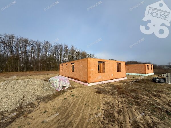 Eladó ház Városföld