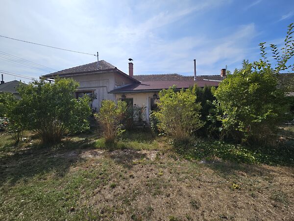 Eladó ház Kisújszállás