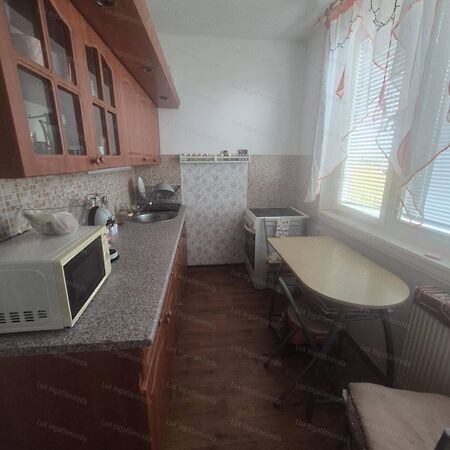 Eladó lakás Oroszlány