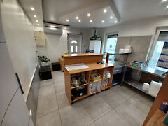 Eladó üzleti Győr