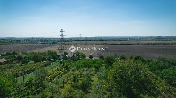 Eladó földterület Tordas